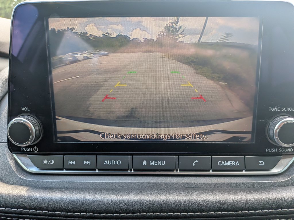 Used 2022 White Nissan S image 19
