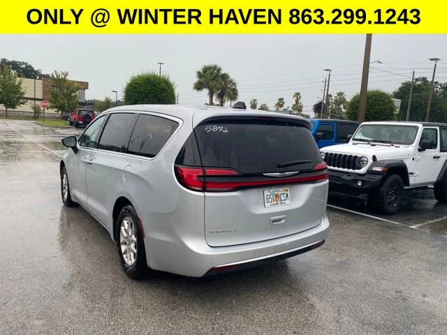 Used 2024 Silver Chrysler Touring L image 5