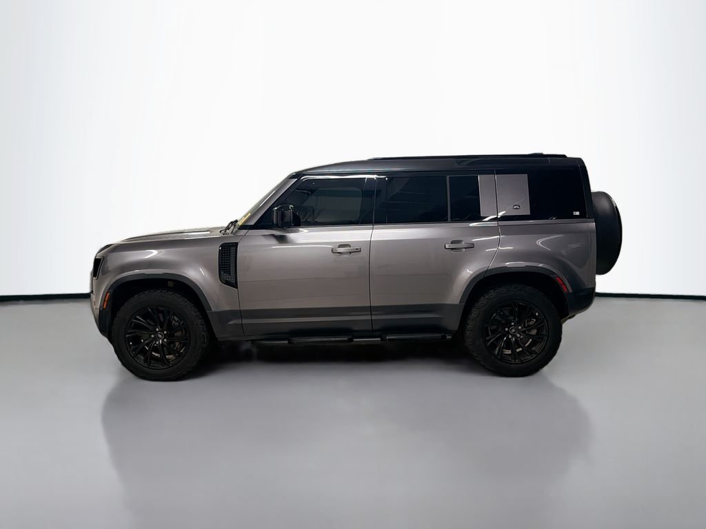 Used 2021  Land Rover SE image 2