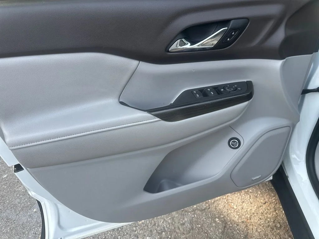 Used 2018 White GMC SLT-1 image 9