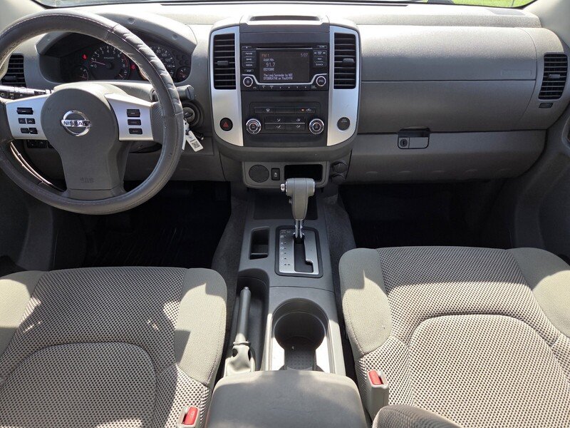 Used 2015 Arctic Blue NISSAN 2WD CREW CAB SWB AUTO SV image 15