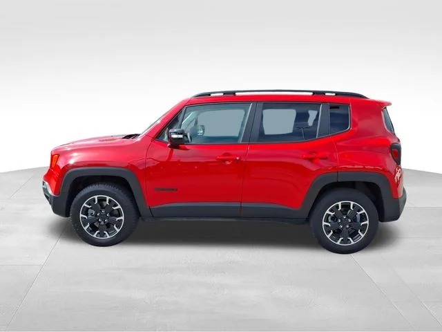 Used 2023 Red Jeep Latitude image 4