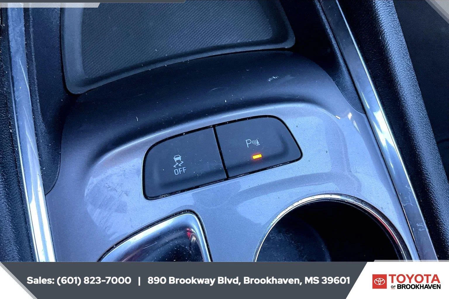 Used 2024 Summit White Chevrolet LT image 22