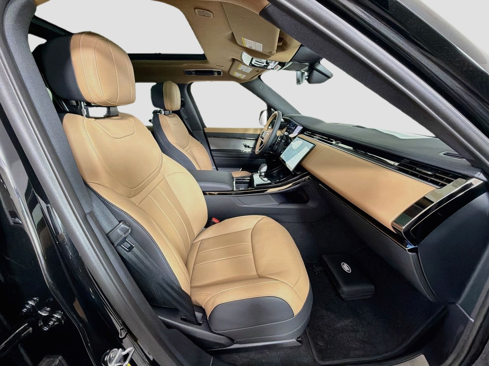 New 2026 Santorini Black Land Rover Dynamic SE image 33