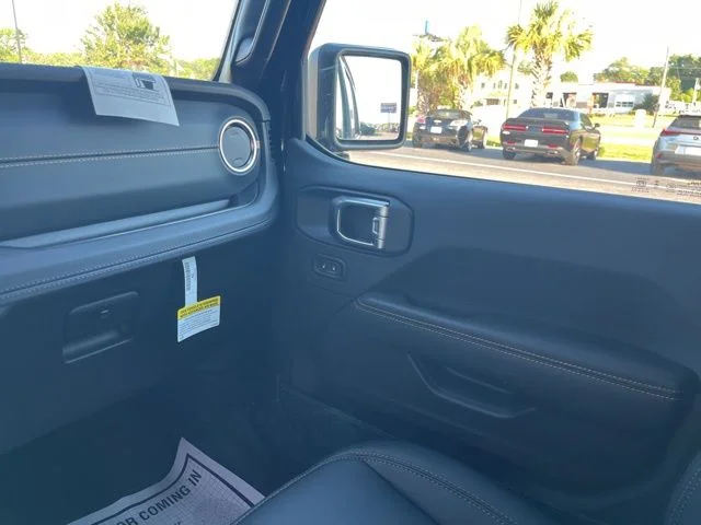 New 2026 Black Clear-Coat Exterior Paint Jeep Sahara image 17