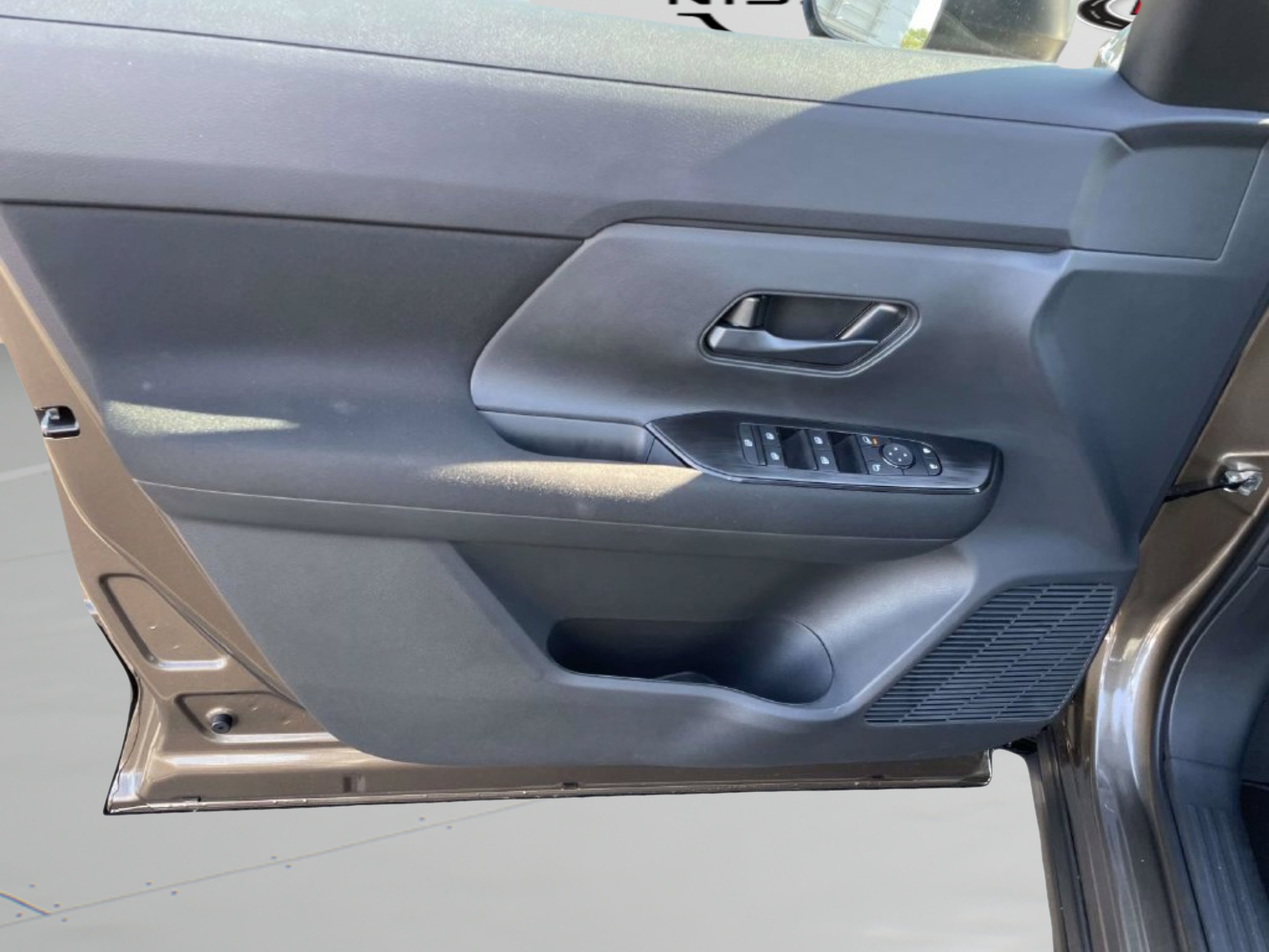New 2027 Canyon Bronze Metallic Nissan S image 20