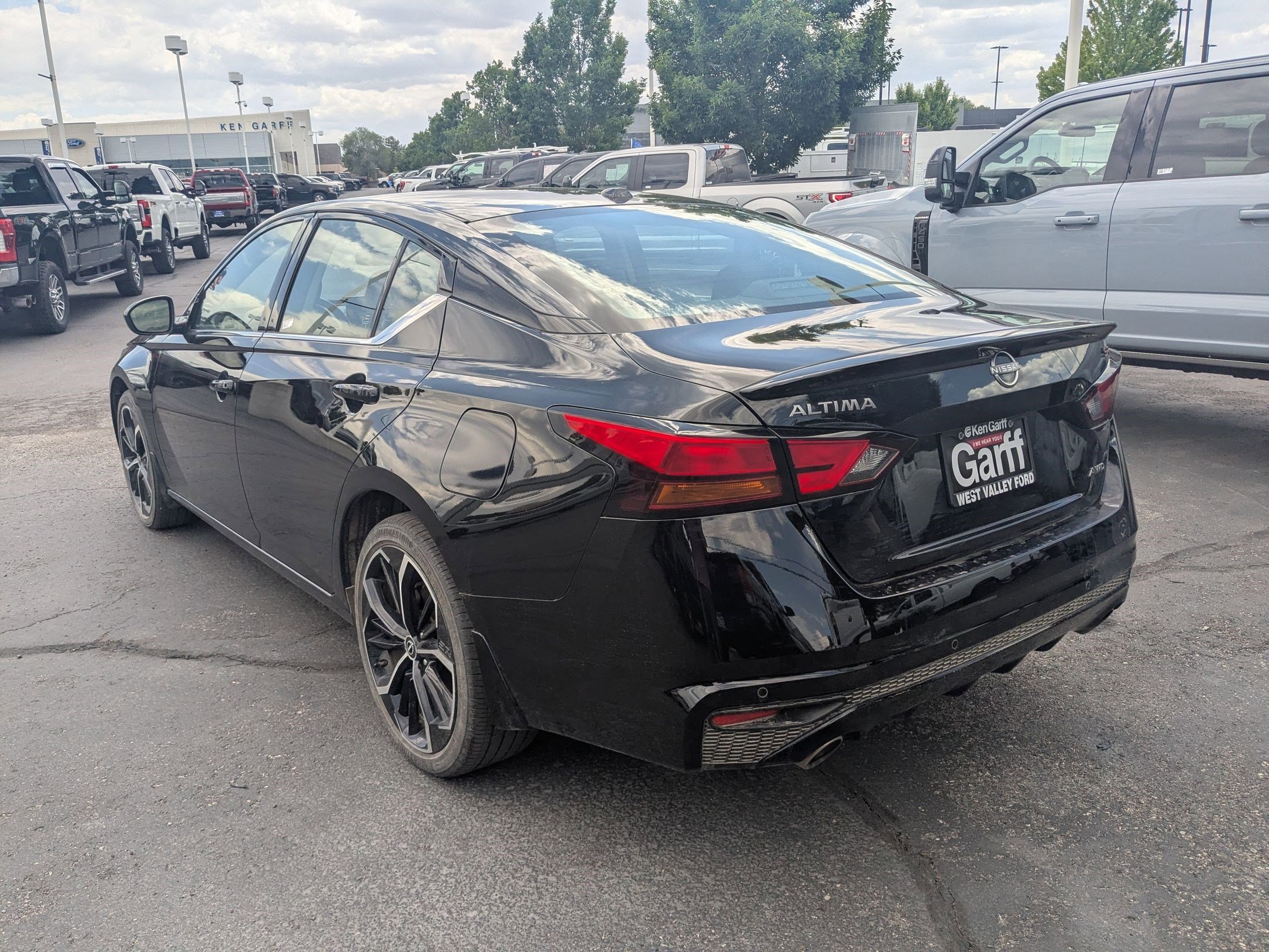 Used 2024 Super Black Nissan 2.5 SR image 5