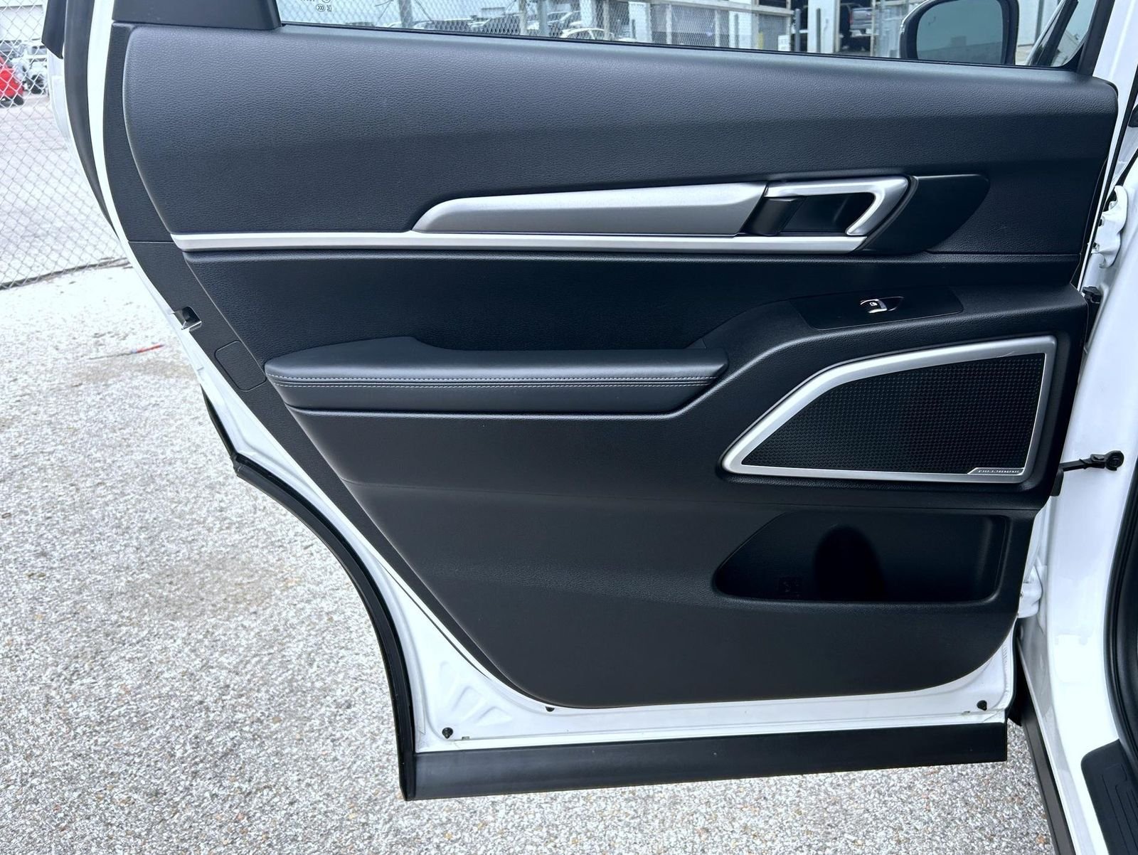 Used 2020 White Kia S image 17