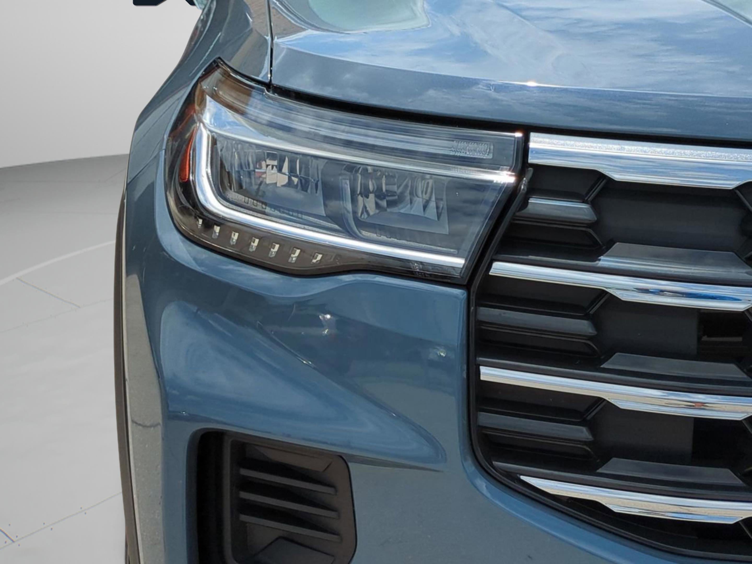 Used 2025 Vapor Blue Ford Active image 30