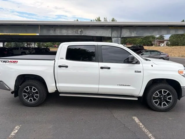 Used 2016 White Toyota SR5 image 11