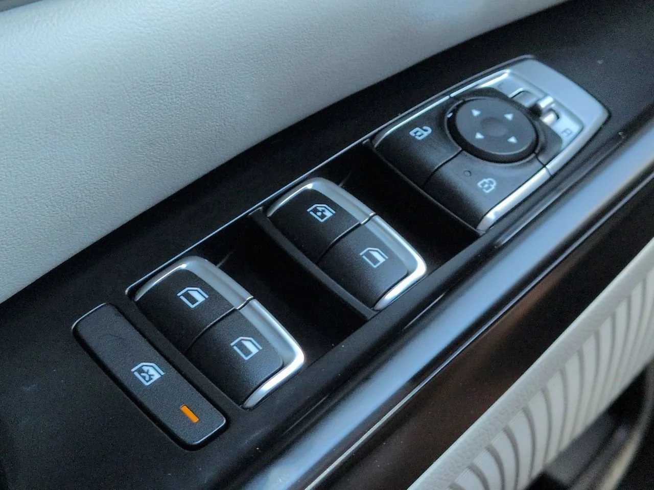 2024 Kia Carnival LX Seat Pkg - Photo 28
