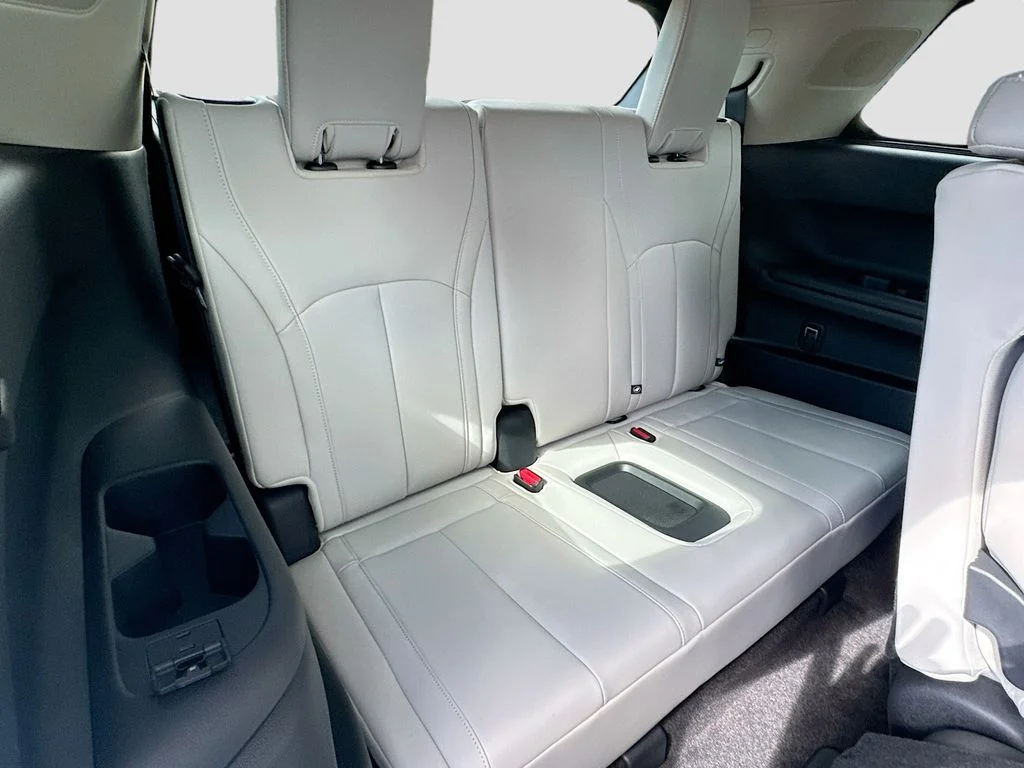 New 2027 RADIANT WHITE INFINITI Pure FWD image 28