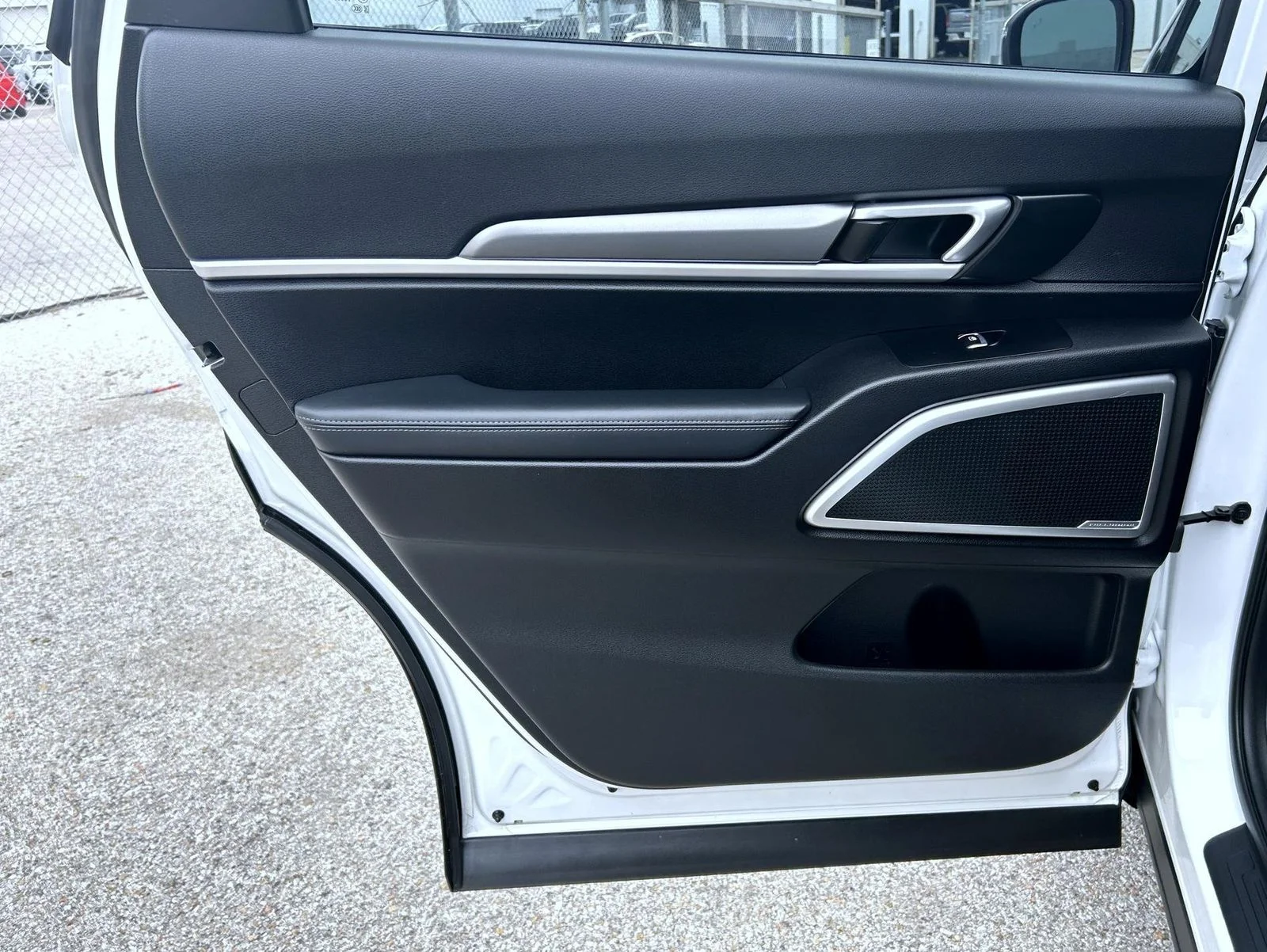 Used 2020 White Kia S image 17