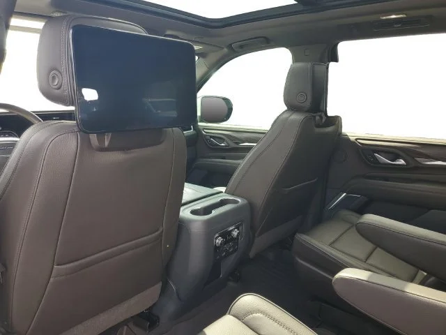 Used 2021 WHITE FROST TRICOAT GMC Denali image 29