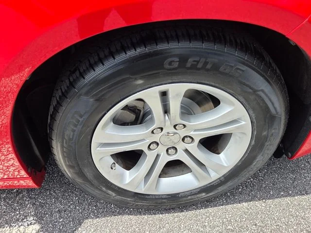 Used 2022 Red Dodge SXT image 11