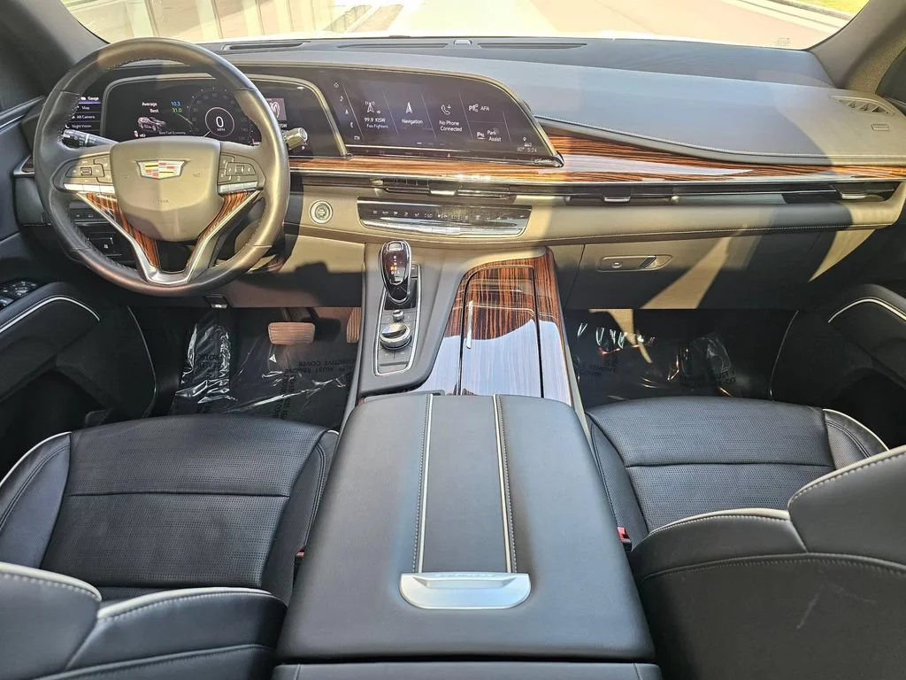 Used 2021 CRYSTAL WHITE TRICOAT Cadillac Premium Luxury image 20