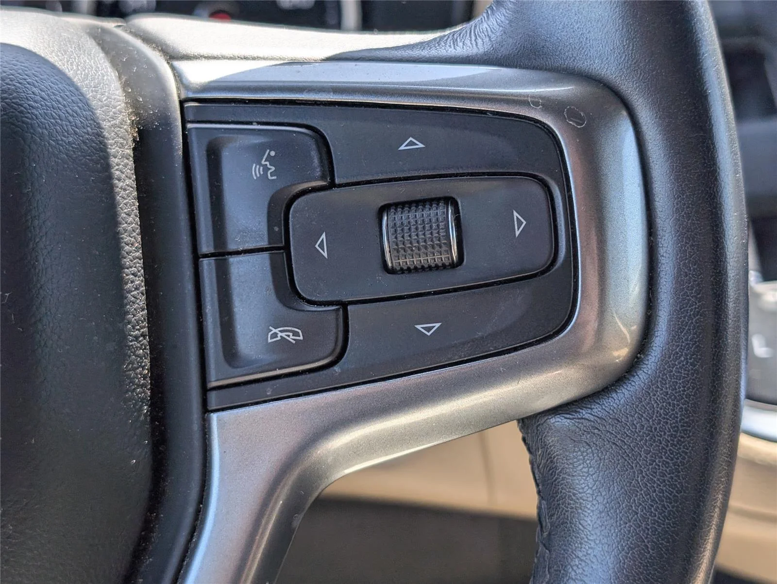Used 2021 Iridescent Pearl Tricoat Chevrolet Premier image 24