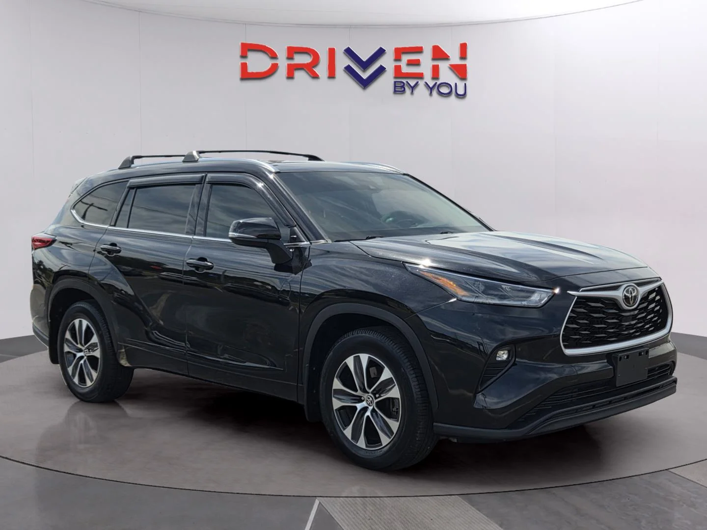 Used 2021 Midnight Black Metallic Toyota XLE image 7