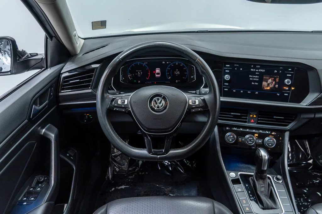 Used 2020 Silver Metallic Volkswagen SEL image 14