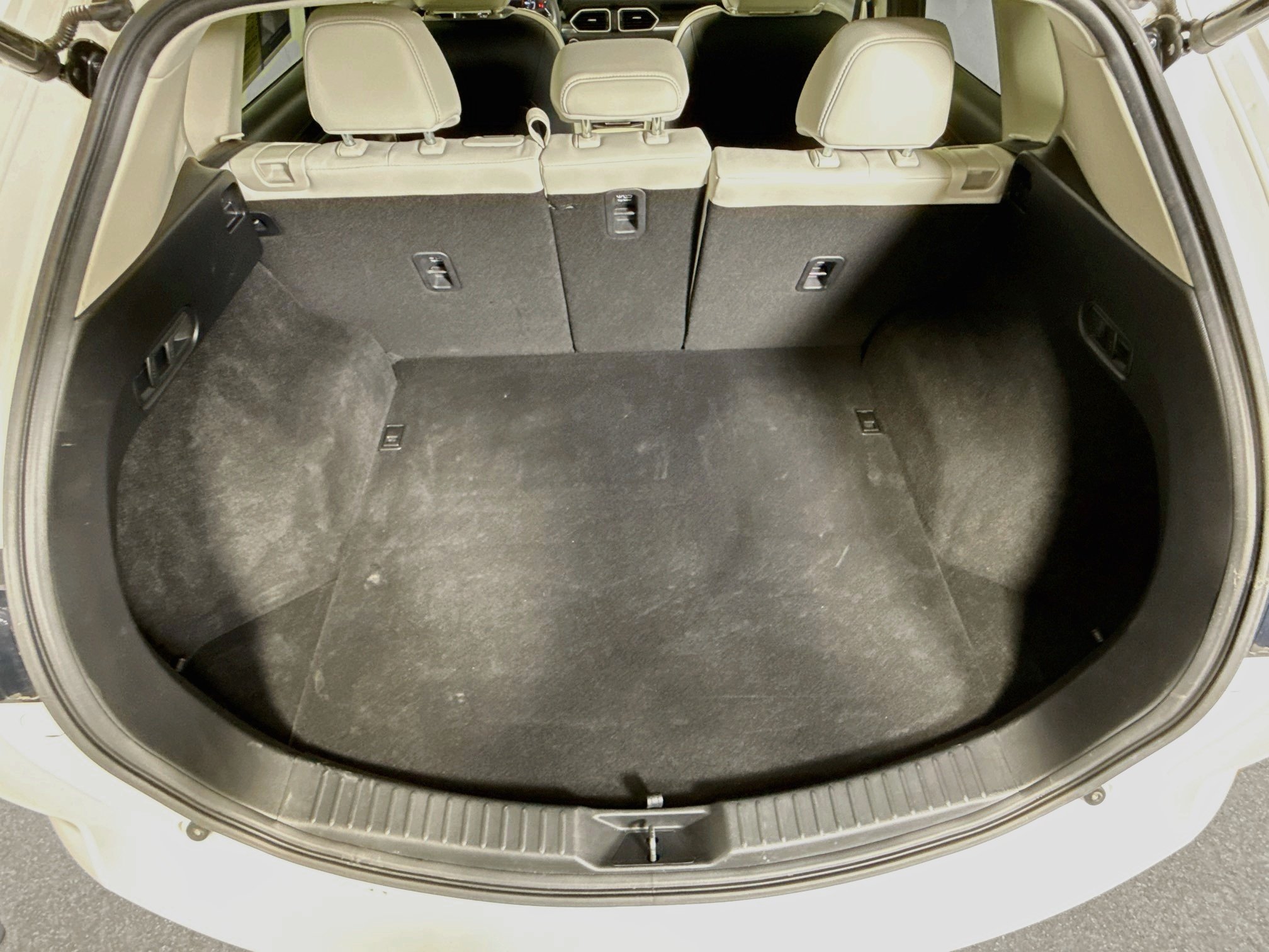 Used 2021 Snowflake White Pearl Mica Mazda Grand Touring image 28
