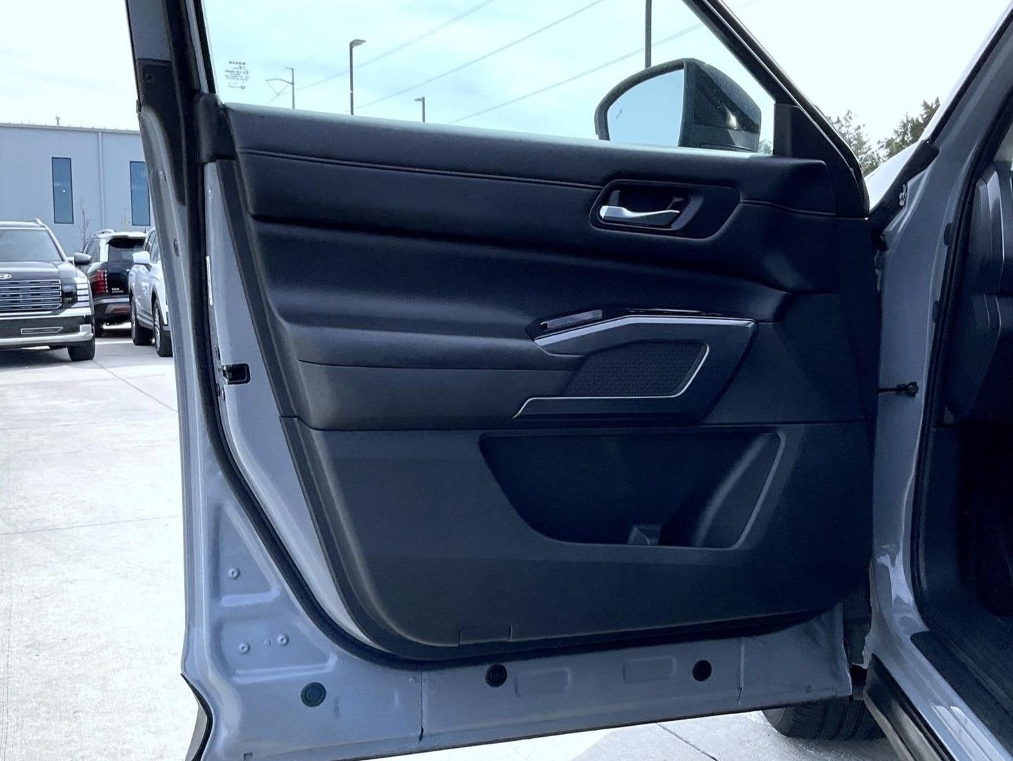 Used 2023 Gray Nissan SL image 9