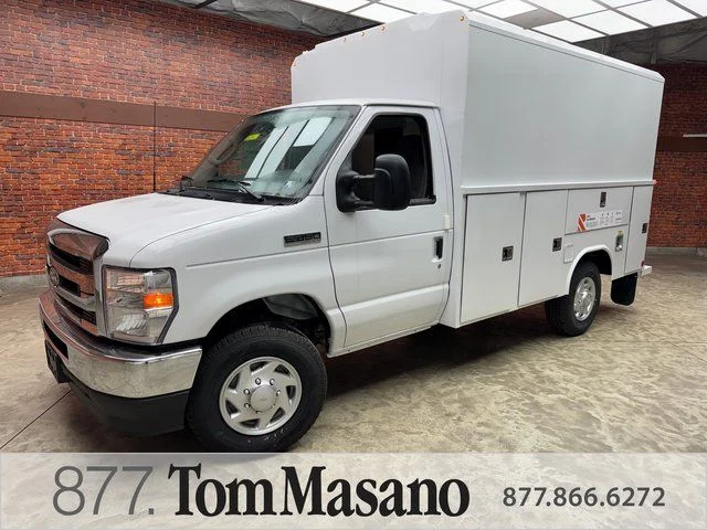 2026 Ford E-Series SRW E-350 Super Duty 138 in WB's photo