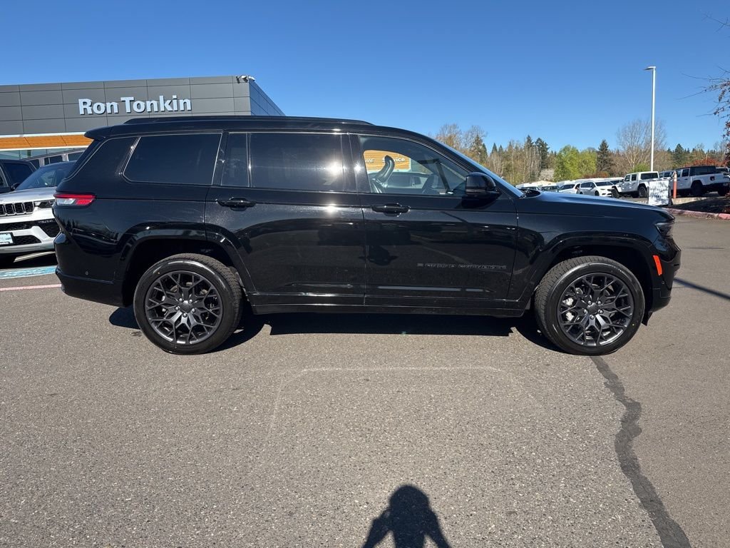 Used 2024 Diamond Black Crystal Pearlcoat Jeep Summit image 8