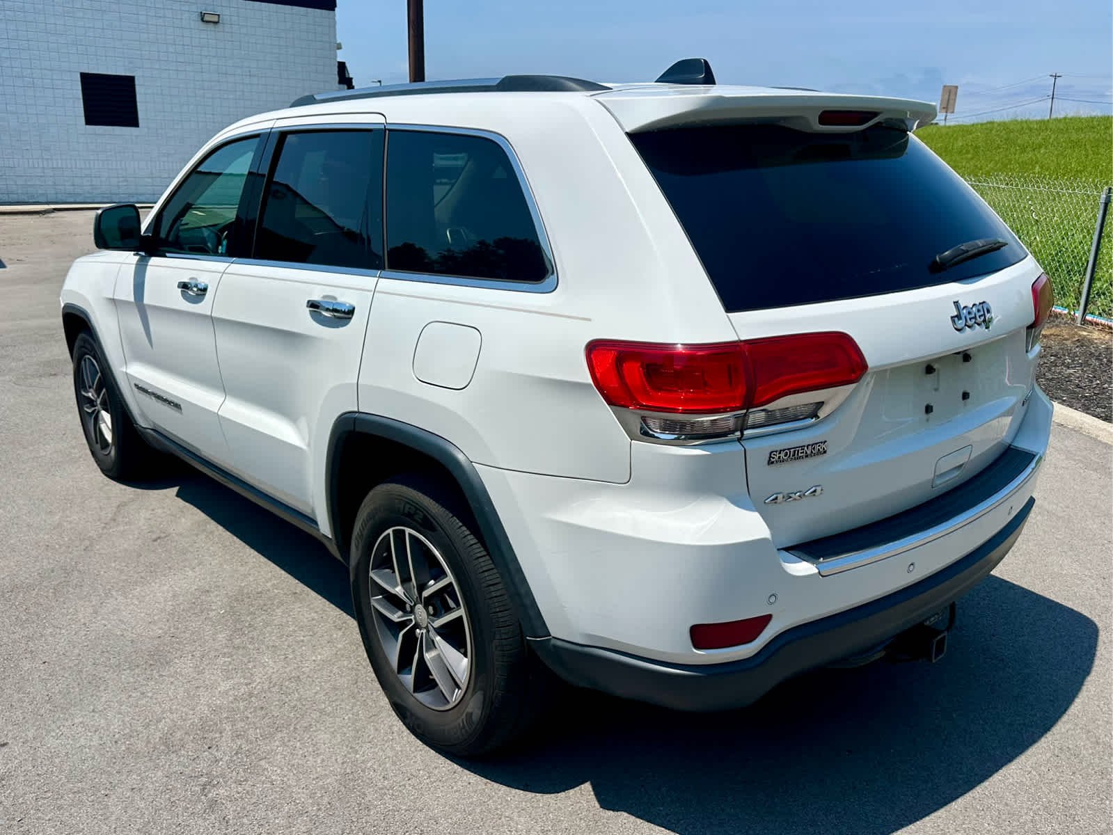 Used 2017 Bright White Clearcoat Jeep Limited image 7