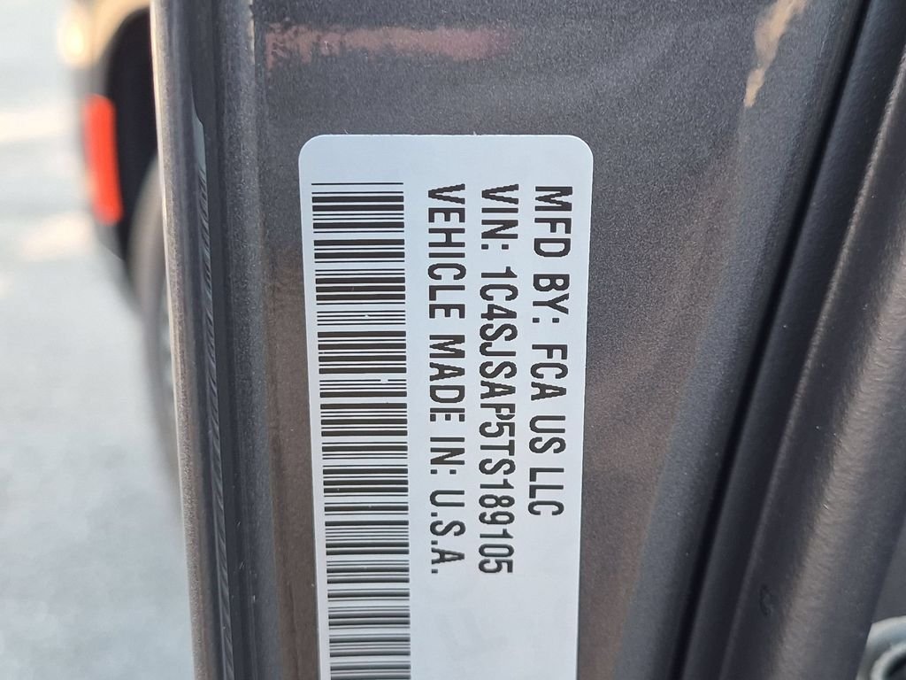 New 2026 Baltic-Gray Metallic Clear-Coat Exterior Paint Jeep  image 29