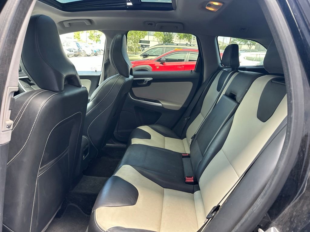 Used 2017 Black Volvo T6 Dynamic image 13