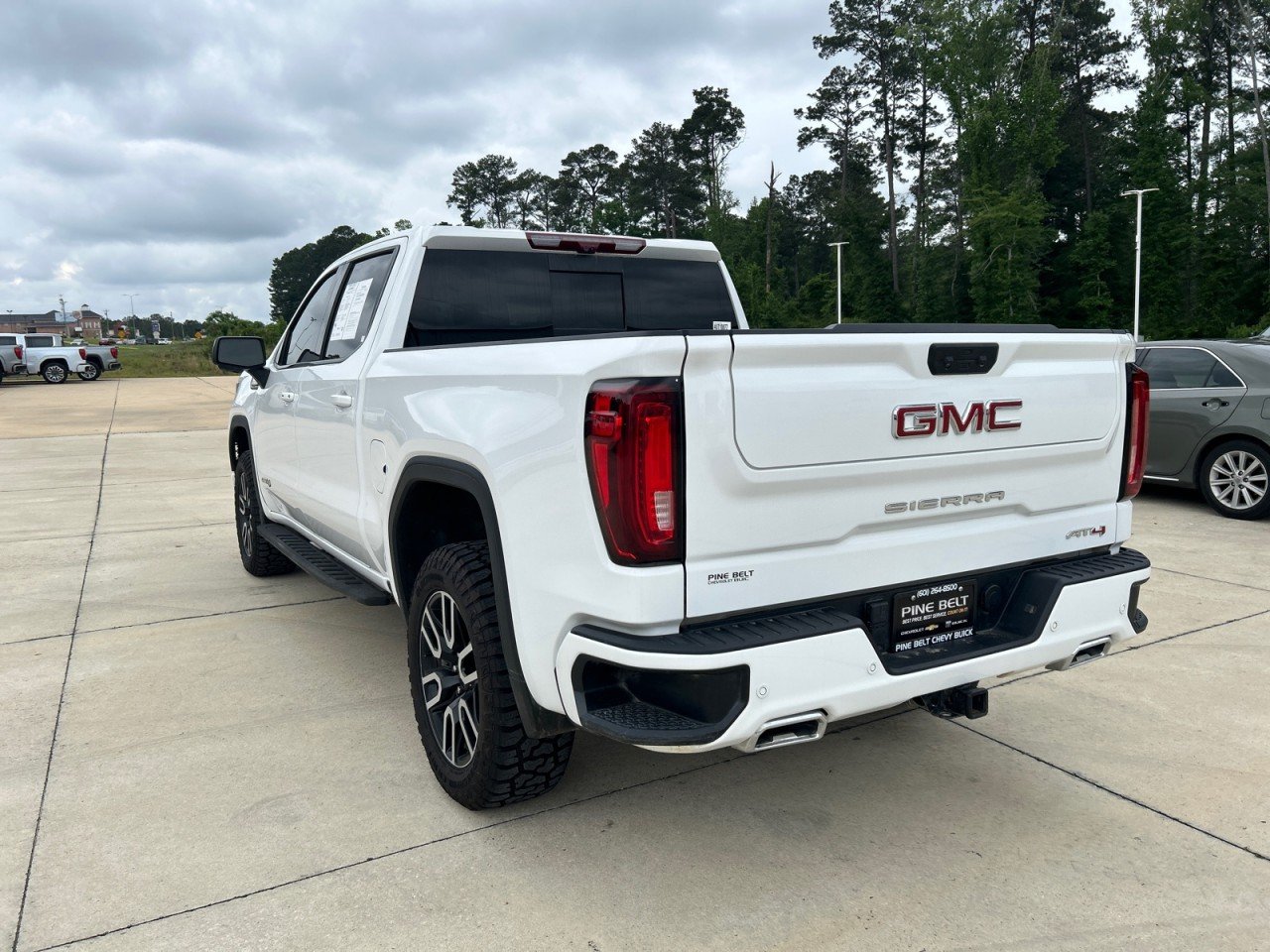 Used 2025 Summit White GMC AT4 image 4