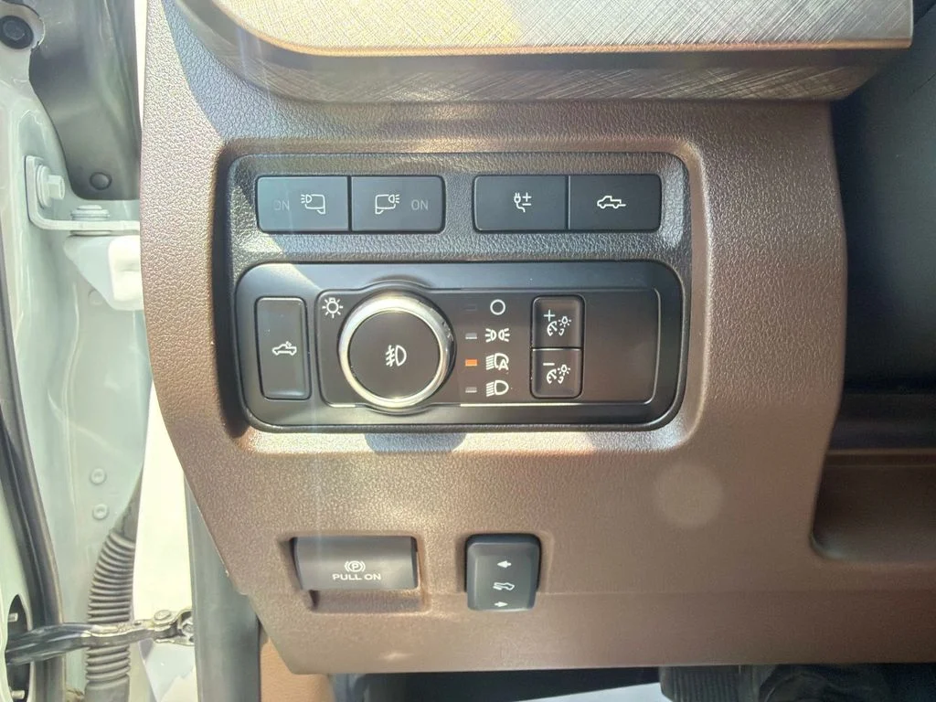 Used 2024 White Ford King Ranch image 31
