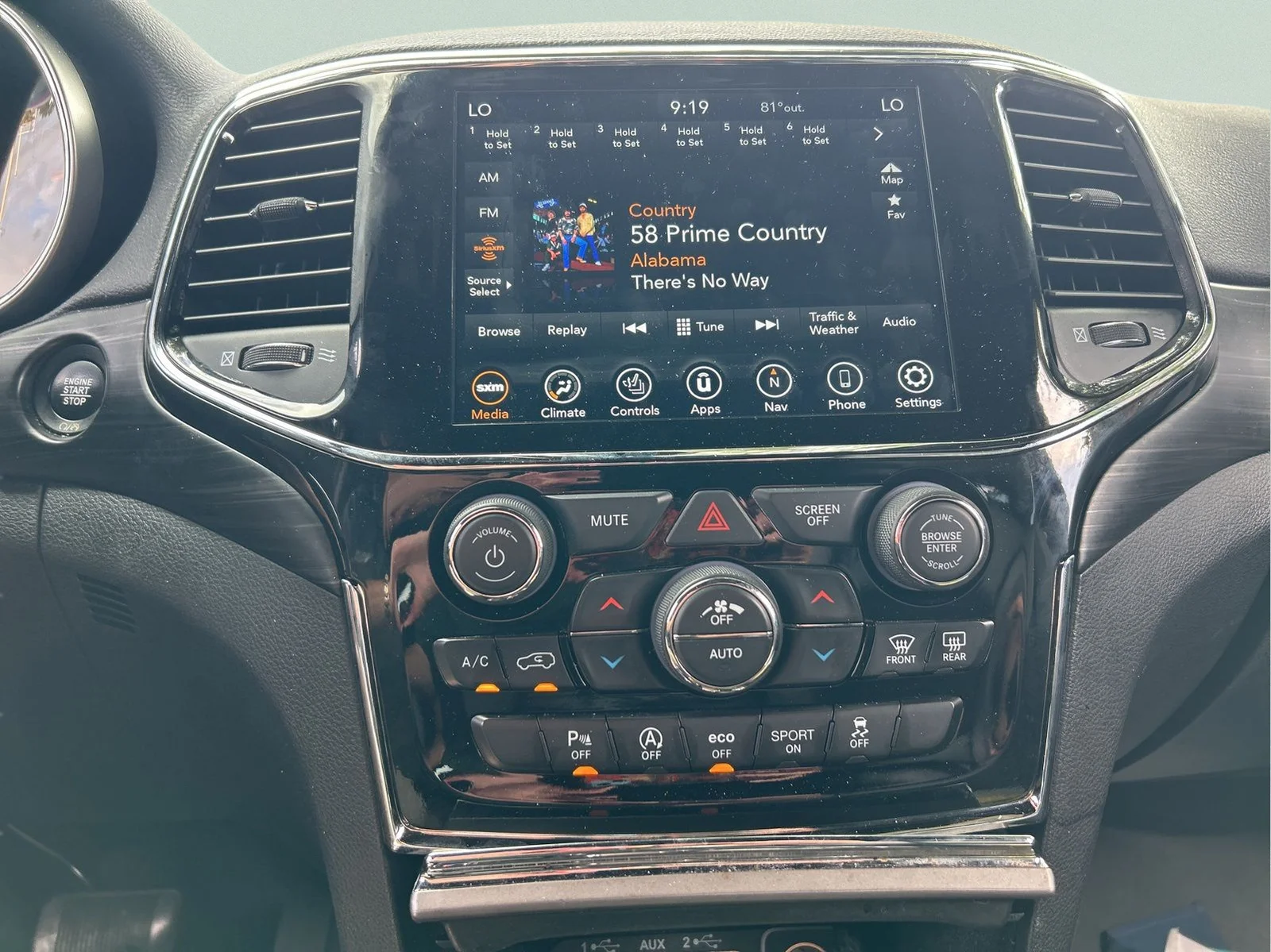 Used 2020 Velvet Jeep Altitude image 16