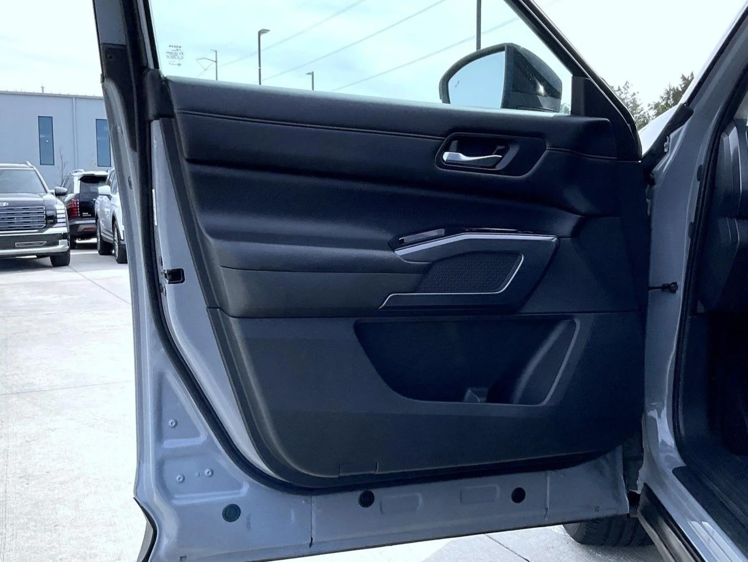 Used 2023 Gray Nissan SL image 9