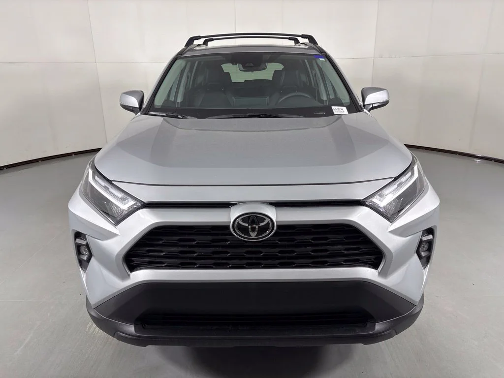 Used 2025 Silver Toyota XLE Premium image 3
