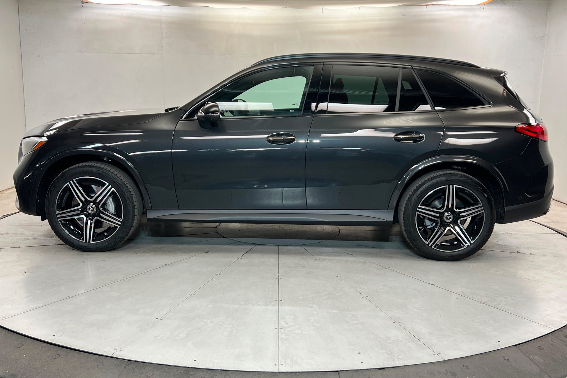 New 2027 Graphite Grey Metallic Mercedes-Benz GLC 300 image 28