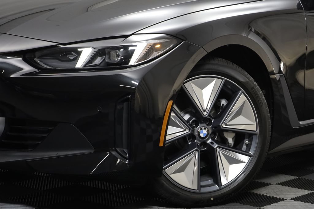 New 2026 Black Sapphire Metallic BMW xDrive40 image 4