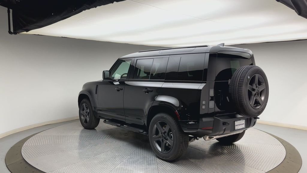 New 2026 Santorini Black LAND ROVER X-Dynamic SE image 4