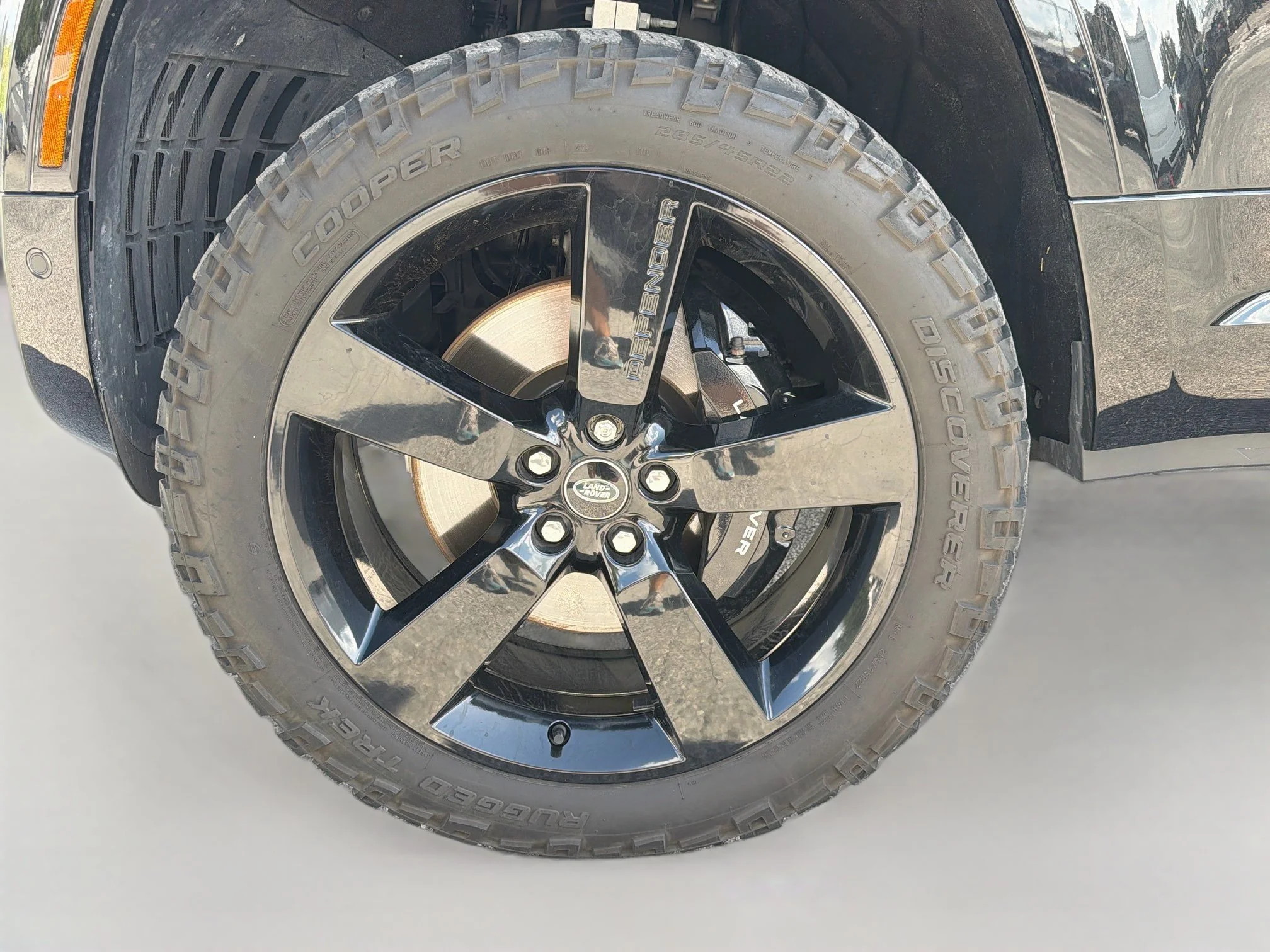 Used 2024 Santorini Black Metallic Land Rover V8 image 43