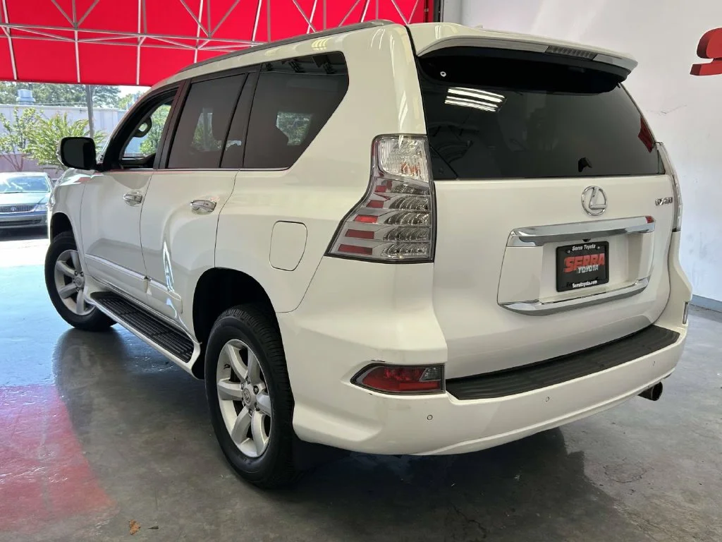 Used 2018 White Lexus 460 image 5