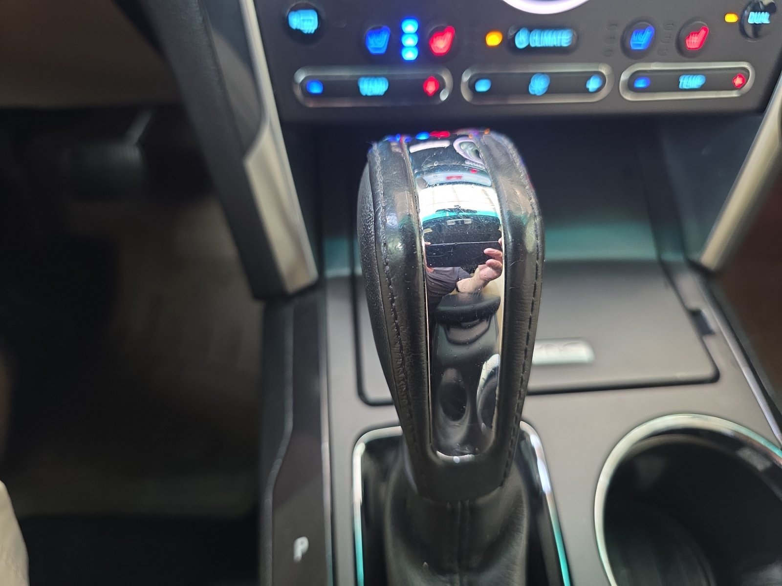 Used 2017 White Gold Metallic Ford Limited image 19