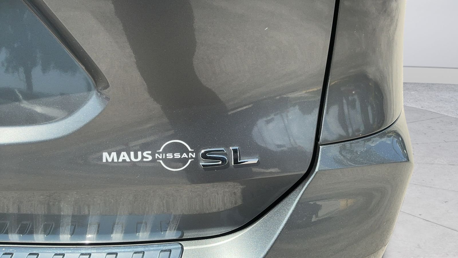 Used 2017 Gray Nissan SL image 18