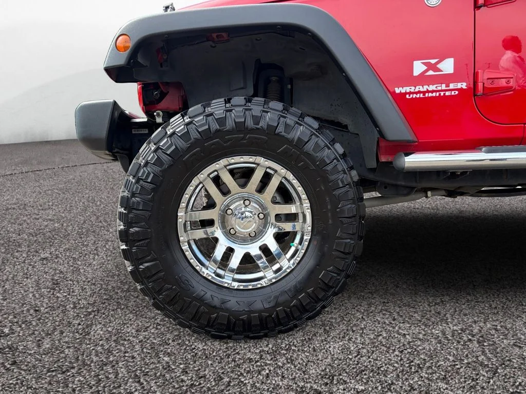Used 2009 Red Jeep Unlimited X image 9