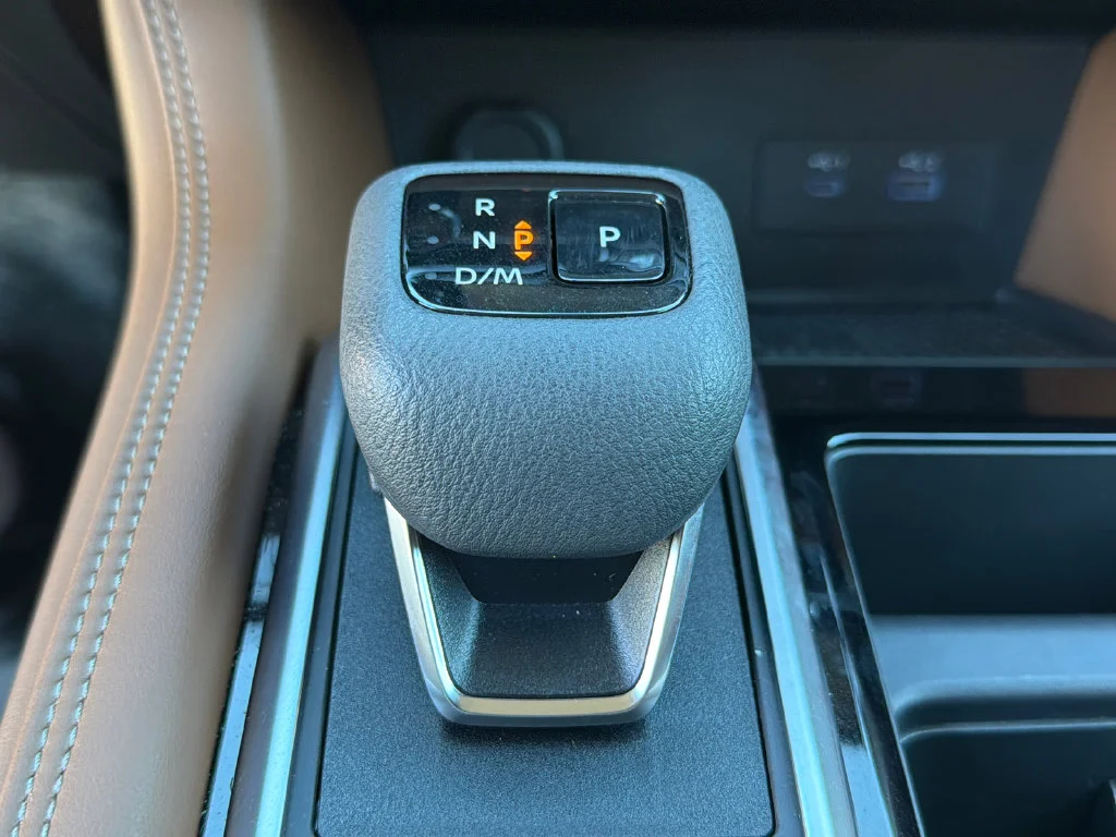 Used 2025 Black Nissan Platinum image 32
