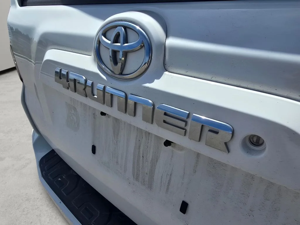 Used 2014 Super White Toyota SR5 image 28