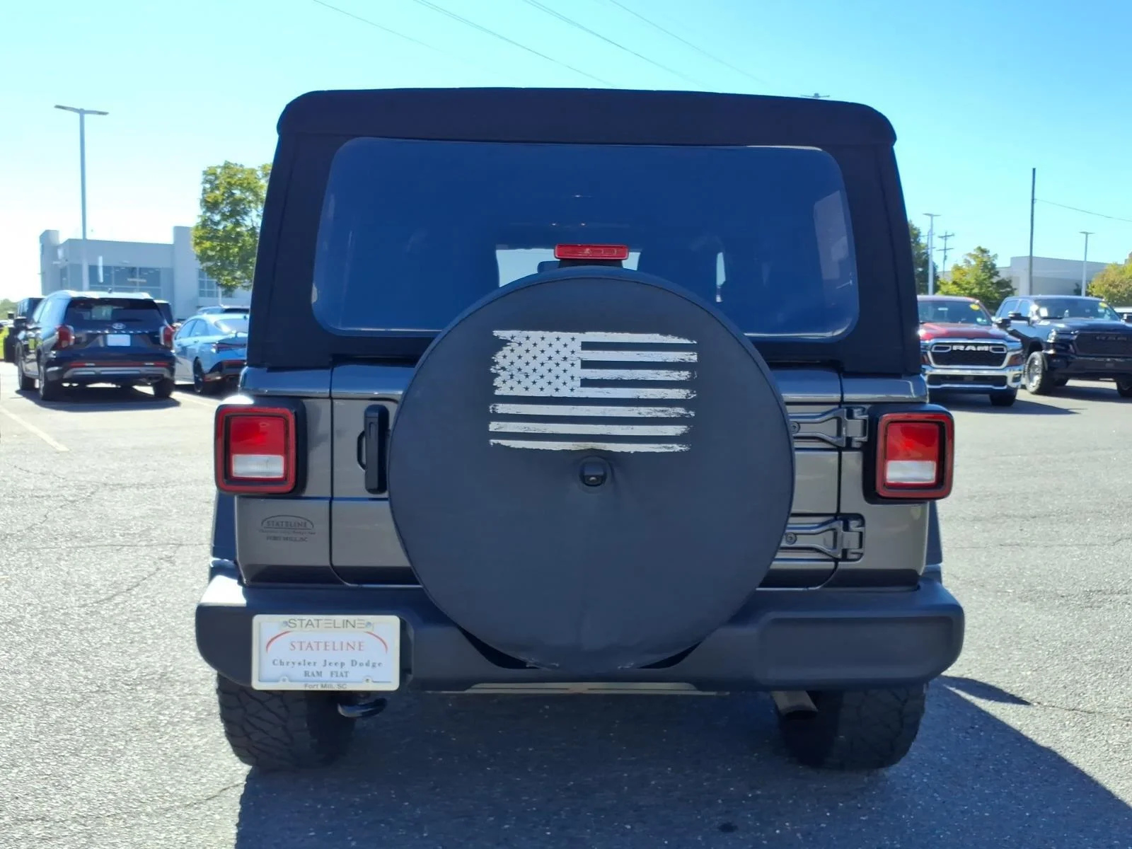 Used 2020 Granite Crystal Metallic Clearcoat Jeep Sport S image 17