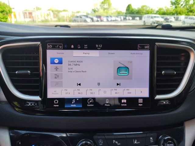Used 2023 White Chrysler Touring L image 19