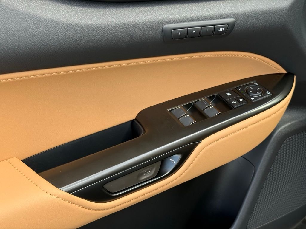 2026 Lexus NX 450h+ Luxury - Photo 17