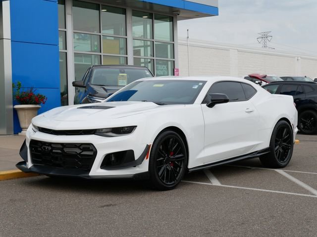 Used 2023 Chevrolet Camaro LT1 with VIN 1G1FF1R77P0100131 for sale in Roseville, Minnesota