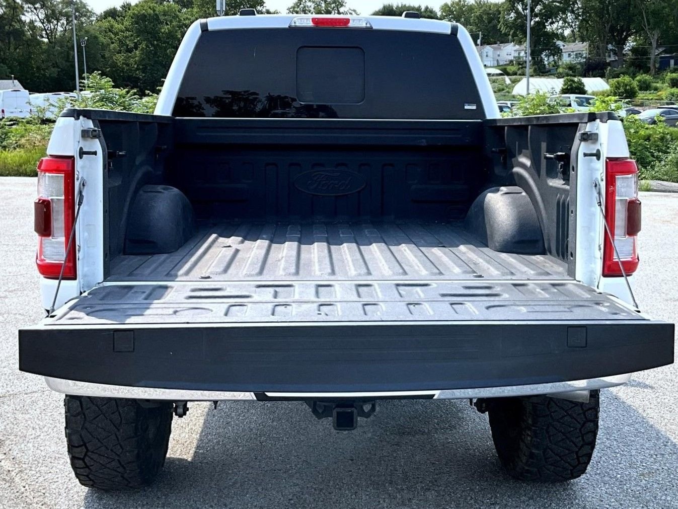 Used 2021 White Ford Lariat image 9